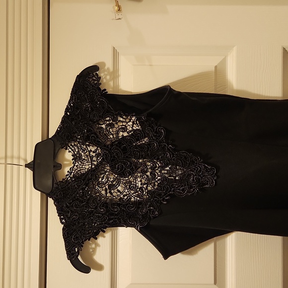 Dresses - Picture 3 of 4